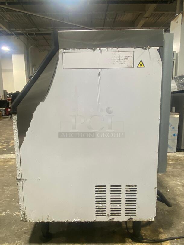 Norpole 26 Inch Wide Undercounter Ice Machine with 160 Lbs. Daily Ice Production

 - Image 2 of 5