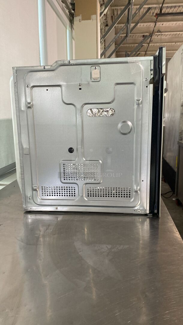 Brand New Samsung Scratch & Dent 24 Inch Single Smart Wall Oven with 3.1 Cu. Ft. Convection Oven, Digital Controls, Catalytic & Steam Clean, Halogen Lighting, WiFi, and Sabbath Mode
 - Image 3 of 5