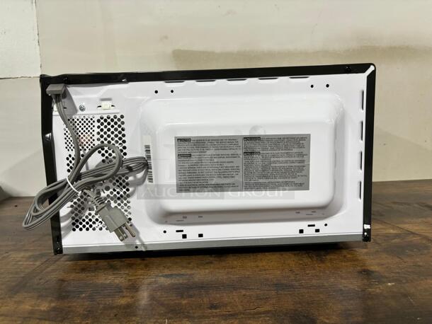 Brand New Scratch & Dent GE JES1072SHSS 0.7 cu. ft. Countertop Microwave Oven with Convenience Controls, Auto Defrost, 700 Watts, Glass Turntable, and Kitchen Timer: Stainless Steel: Stainless Steel
 - Image 5 of 6