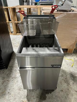Dukers - DCF5-NG, Commercial 70Lbs Deep Fryer with 5 Tube Burners Natural Gas BTU150000
