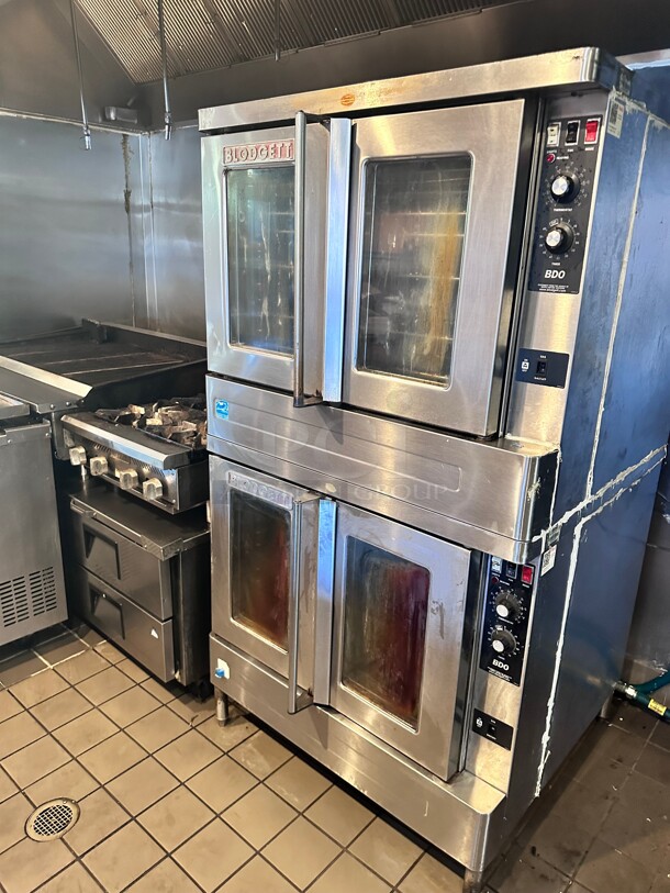 Certified Working Blodgett Commercial Gas Double Stack Convection Oven Great For Baking and All Around Cooking - Image 3 of 8
