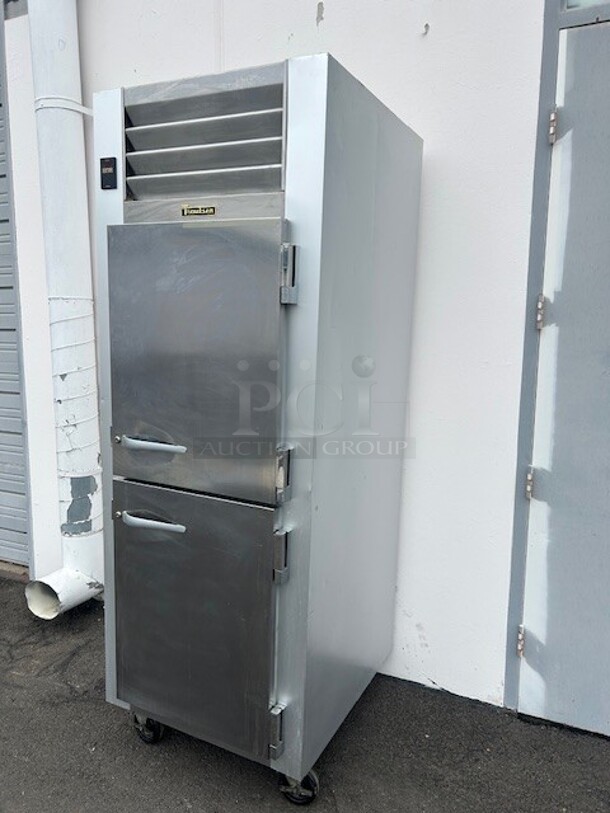 Late Model Traulsen G12000 Half Door Reach In Freezer - Right Hinged Doors 115 Volt Working - Image 3 of 10