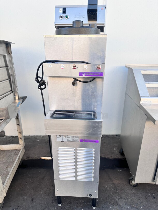 Stoelting E257-37A 10-gallon-capacity floor model frozen beverage dispenser Slushy 115 Volt Working - Image 1 of 9