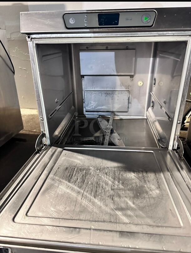 Working Hobart LXER High Temp Rack Undercounter Dishwasher - (30) Racks/hr, 208-240v/1ph - Image 5 of 7