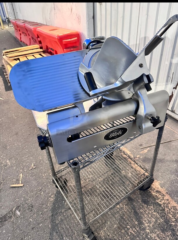 Certified Working Globe 500 10 inch Commercial Manual Electric Food Slicer - Medium Duty - .33 HP 115 Volt - Image 3 of 7