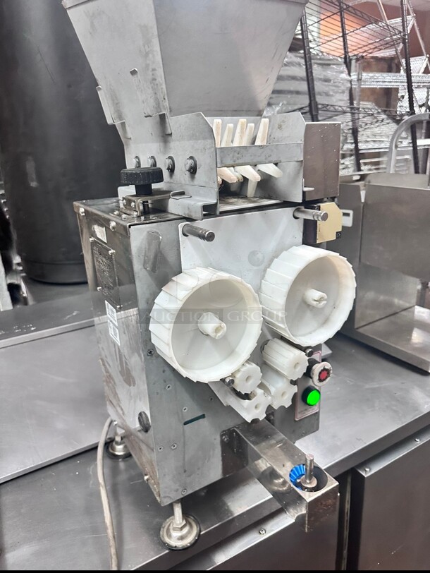 Working Top TSM06 Samrice Full-Automatic Sushi Ball Robot 115 Volt Made in Japan - Image 4 of 9