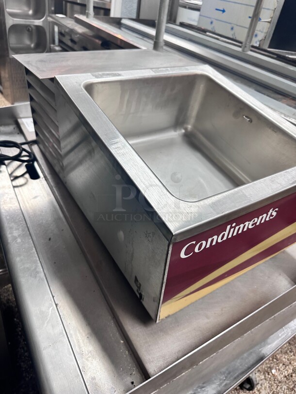 Working APW RTR-4 Refrigerated Topping Rail w/ (4) Sixth-Size Pans & Covers, Stainless 115 Volt NSF - Image 1 of 10