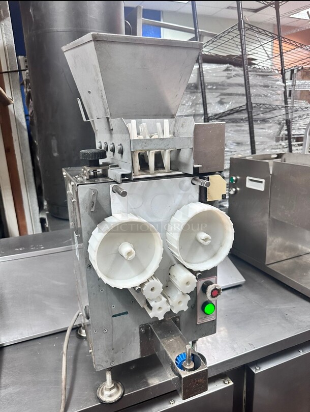 Working Top TSM06 Samrice Full-Automatic Sushi Ball Robot 115 Volt Made in Japan - Image 5 of 9