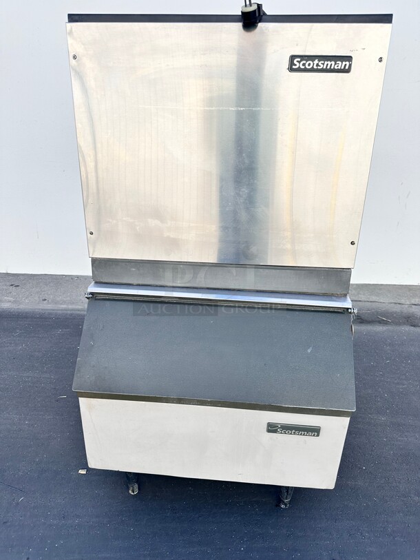 Working Scotsman CME256AS 300 Lb Per Day Commercial Ice Machine With Ice Bin 115 Volt - Image 6 of 7
