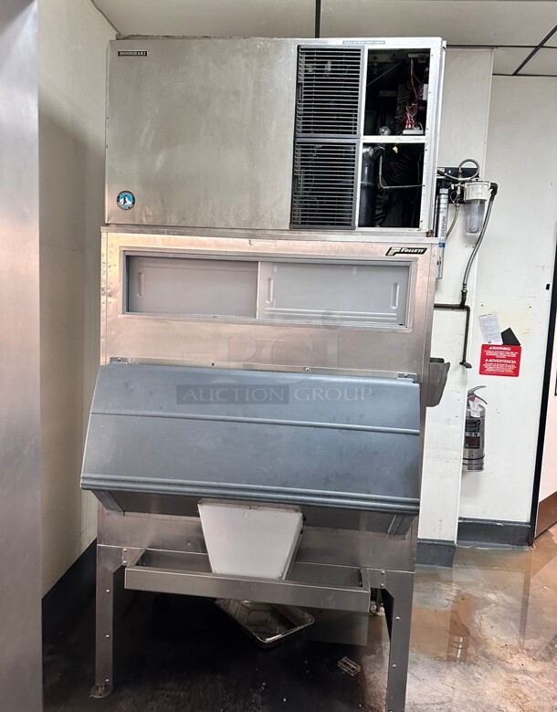 Hoshizaki KM-1300SAH  1365 lb Crescent Cube Ice Machine w/ Bin - 1500 lb Storage, Air Cooled, 208-230v/1ph Tested and Working - Image 8 of 10