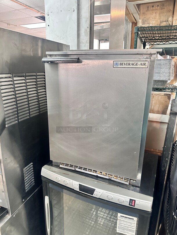 Beverage Air UCR20 20"W Undercounter Refrigerator one Door, 115v Tested and Working - Image 3 of 4