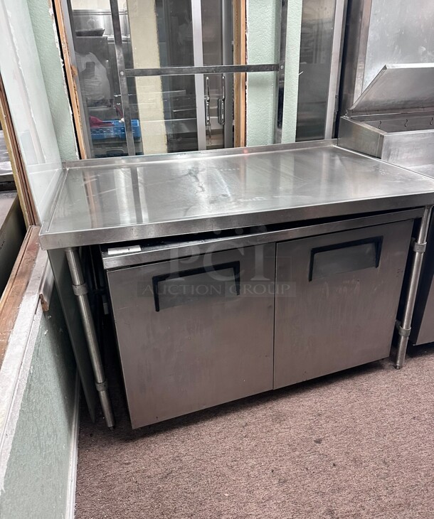 Working True TUC-48F 48 inch W Undercounter Freezer w/ (2) Sections & (2) Doors, 115v - Image 5 of 5
