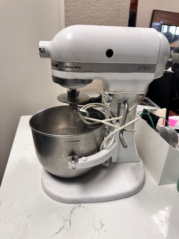 Kitchen Aid 10 Speeds Commercial Mixer 115 Volt Tested and Working - Image 3 of 10