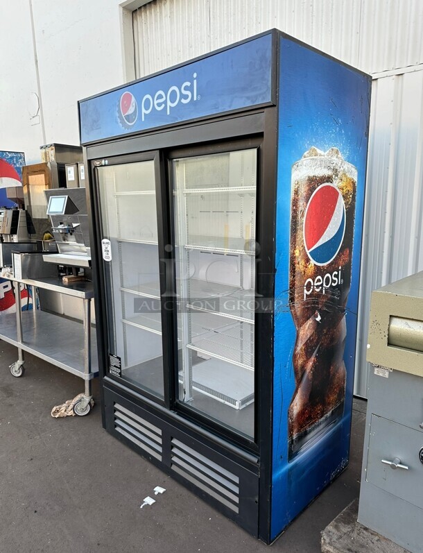 Excellent Condition QBD CD45-HC Two Sliding Glass Door Refrigerator 115 Volt Tested and Working! - Image 3 of 4