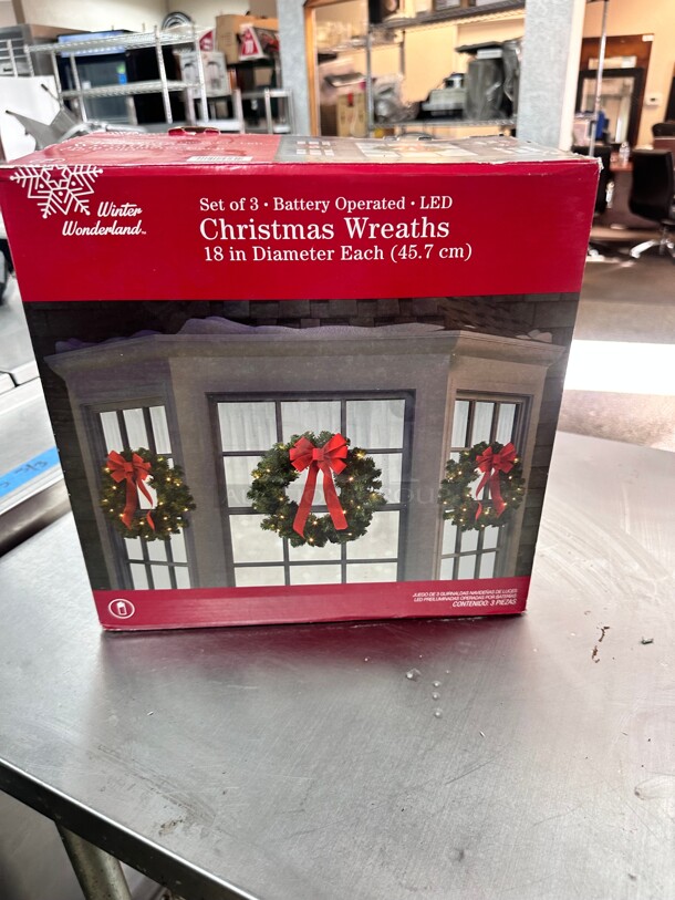 WINTER WONDERLAND Set of 3 Pre-Lite Battery-Operated Wreaths 18" in Diameter  - Image 2 of 7