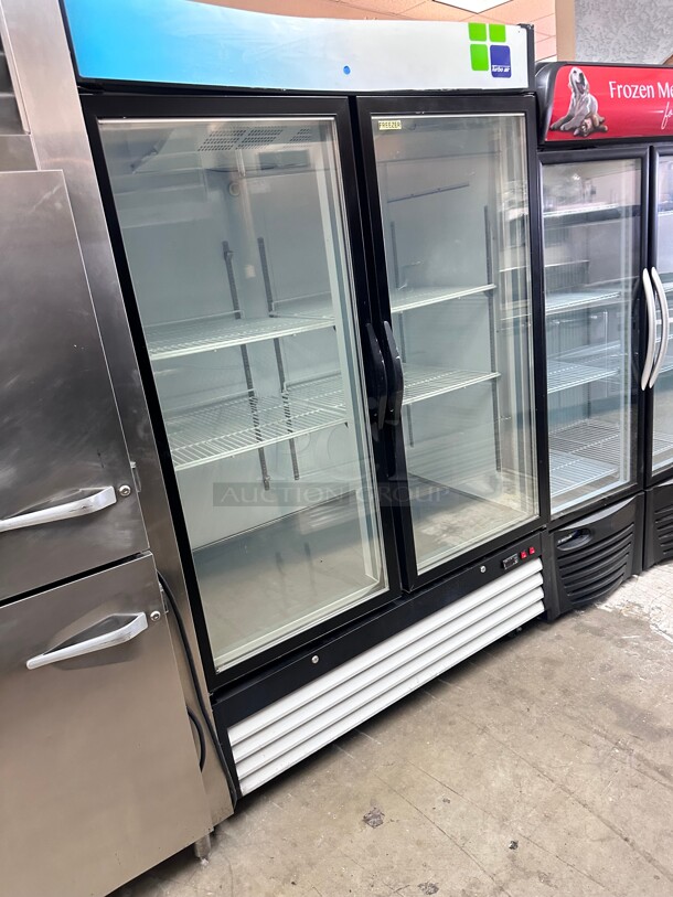 Late Model! Commercial HGD-48F Two Glass Door Freezer 115 Volt Working - Image 2 of 9