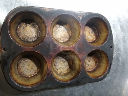 Wilton 6x3 Cupcake Pan x4