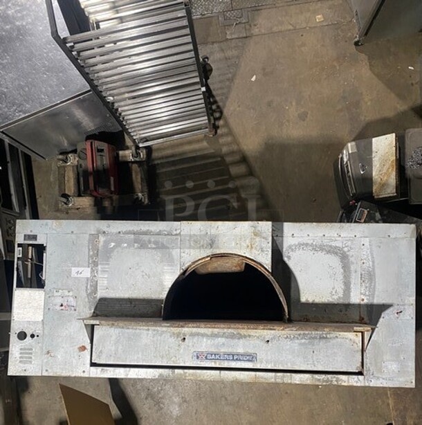 Bakers Pride Commercial Natural Gas Powered 8 pie Pizza/ Baking Oven! All Stainless Steel!  - Image 3 of 12