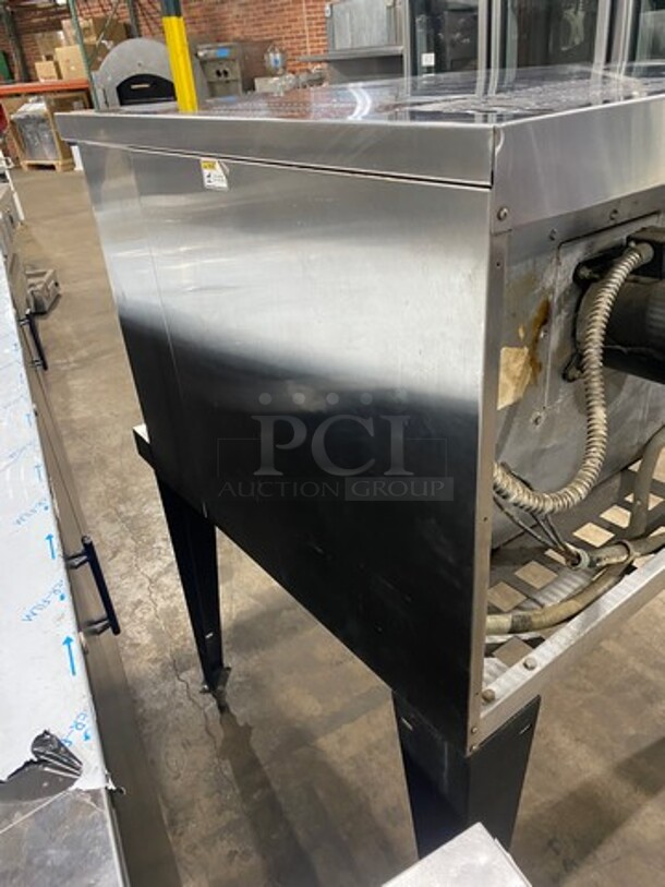 Bakers Pride Commercial Electric Powered Single Deck Convection Oven! With View Through Doors! Metal Oven Racks! All Stainless Steel! On Legs! Model: GDCO11E SN: 555341303013 208V 60HZ 3 Phase - Image 4 of 8