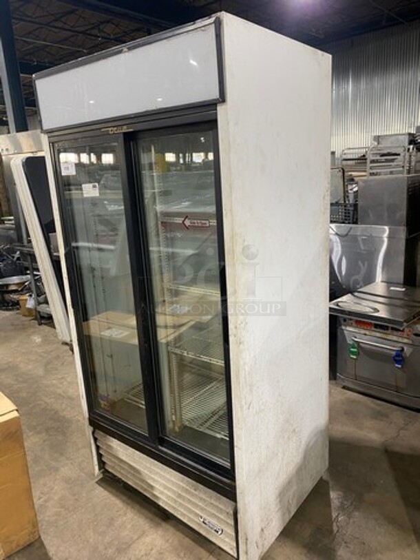 True Commercial 2 Sliding Door Reach In Refrigerator Merchandiser! With View Through Doors! With Poly Coated Racks! Model: GDM33 SN: 14655437 115V 60HZ 1 Phase - Image 4 of 9