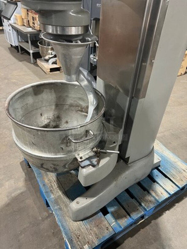 WOW! Hobart Commercial Floor Style 140 QT Planetary Mixer! With 80QT Reducer Ring, 80QT Mixing Bowl! With 80QT Spiral Hook Attachment! WORKING WHEN REMOVED! Model: V1401 SN: 11279275 200V 60HZ 3 Phase - Image 5 of 9