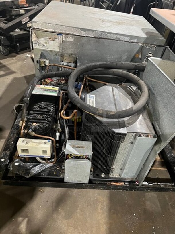 WOW! Norlake Commercial Self Contained 6x6 Walk-In Freezer! With Floor! WORKING WHEN REMOVED! - Image 7 of 11