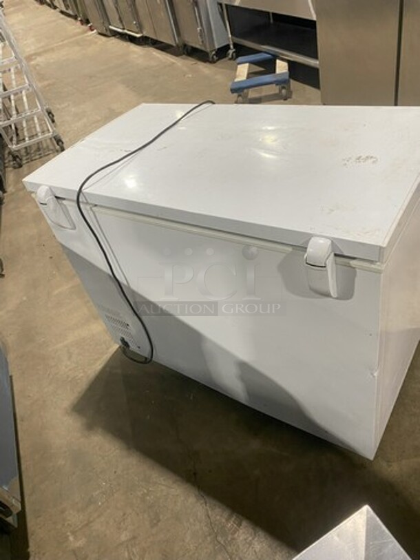 Diamond Commercial Chest Freezer! Model DCF44! 115V 1 Phase!  - Image 3 of 8