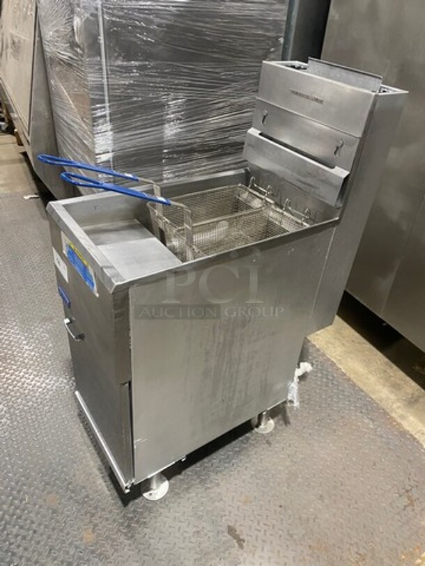 Pitco Commercial Natural Gas Powered Deep Fat Fryer! With 2 Metal Frying Baskets! All Stainless Steel! On Legs! Model: 35C SN: G14KD063719 - Image 3 of 9