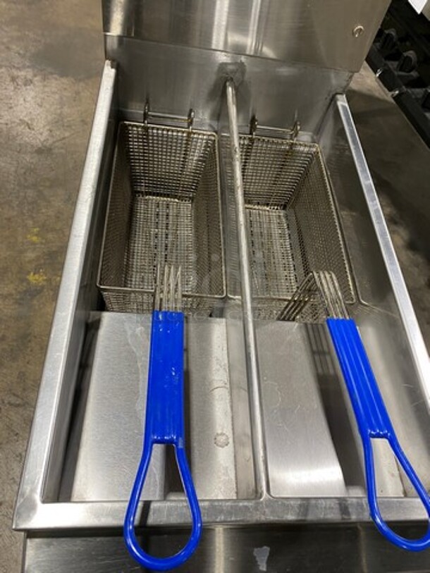 WOW! LATE MODEL! 2021 Sierra Commercial Natural Gas Powered Deep Fat Fryer! With 2 Metal Frying Baskets! With Backsplash! All Stainless Steel! On Casters! SN: 8102179082 - Image 5 of 10