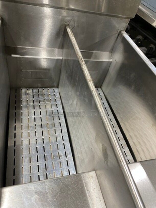 WOW! LATE MODEL! 2021 Sierra Commercial Natural Gas Powered Deep Fat Fryer! With 2 Metal Frying Baskets! With Backsplash! All Stainless Steel! On Casters! SN: 8102179082 - Image 6 of 10