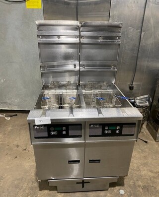 Pitco Frialator Stainless Steel Commercial Natural Gas Powered 2 Bay Deep Fat Fryer w/ 4 Metal Fry Baskets! On Commercial Casters! MODEL SSH55 SN: G15AD080351 115V
