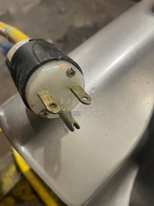 Hobart Commercial Countertop Heavy Duty Meat Slicer! All Stainless Steel! Model 8064 Serial 1322705! 230V 1Phase! - Image 8 of 8