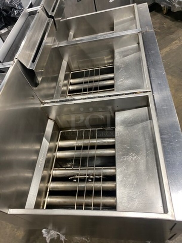 WOW! Vulcan Commercial Natural Gas Powered 3 Bay Deep Fat Fryer! All Stainless Steel! On Casters! Model: 3GR65F SN: 481533671 - Image 5 of 11