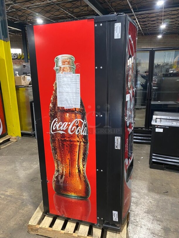 SWEET! Dixie Narco Metal Commercial Can Vending Machine w/ Cash and Coin Acceptor! MODEL DN276E SN:09856706AZ 115V 1PH  - Image 2 of 9