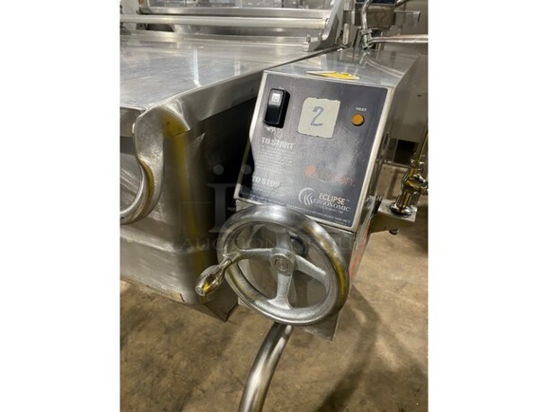 WOW! Groen Natural Gas Powered ECLIPSE SERIES Tilted Braising Pan/Tilt Skillet! All Stainless Steel! Thermostatic Control! Model BPM40G Serial J14907615! On Legs!  - Image 5 of 8