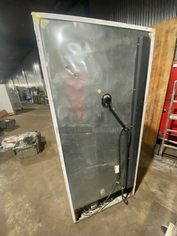 Artic Air Commercial Single Door Refrigerator! With Poly Coated Racks! Model: R22CWF5 SN: WA84302049 115V - Image 4 of 7