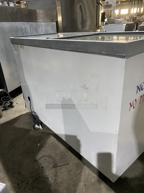 Vestfrost Floor Style Reach Down Ice Cream Freezer! Model IKG403 Serial 84314914! 115V 1 Phase!  - Image 4 of 9