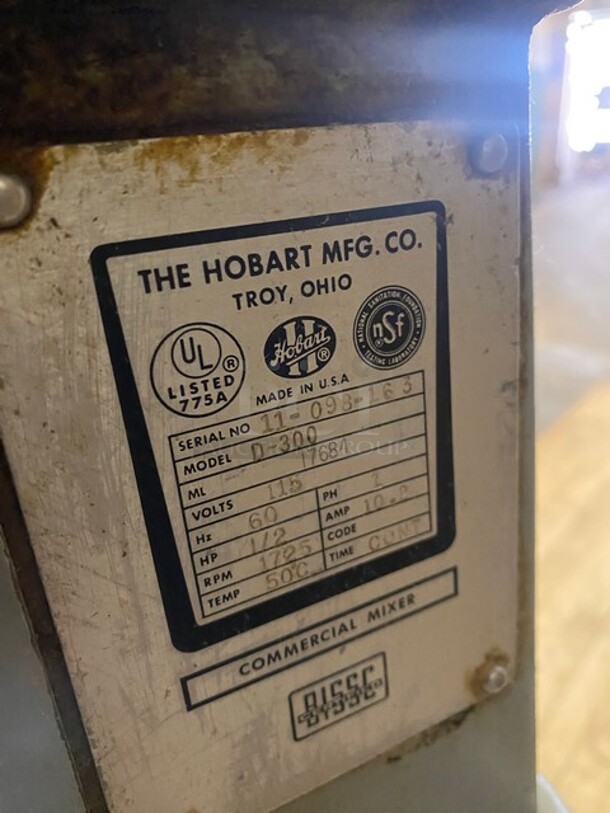 Hobart Metal Commercial Floor Style 30 Quart Planetary Dough Mixer w/ Stainless Steel Mixing Bowl, Bowl Guard, Dough Hook, Paddle and Whisk Attachments! Working When Removed! MODEL D300 SN:11098163 115V 1 Phase! - Image 9 of 10