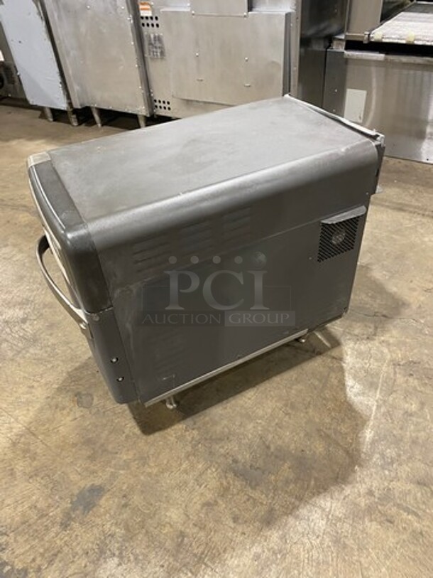 LATE MODEL! 2017 Turbo Chef Commercial Countertop Rapid Cook Oven! On Small Legs! Model: NGO SN: NGOD30390 208/240V 60HZ 1 Phase - Image 4 of 8