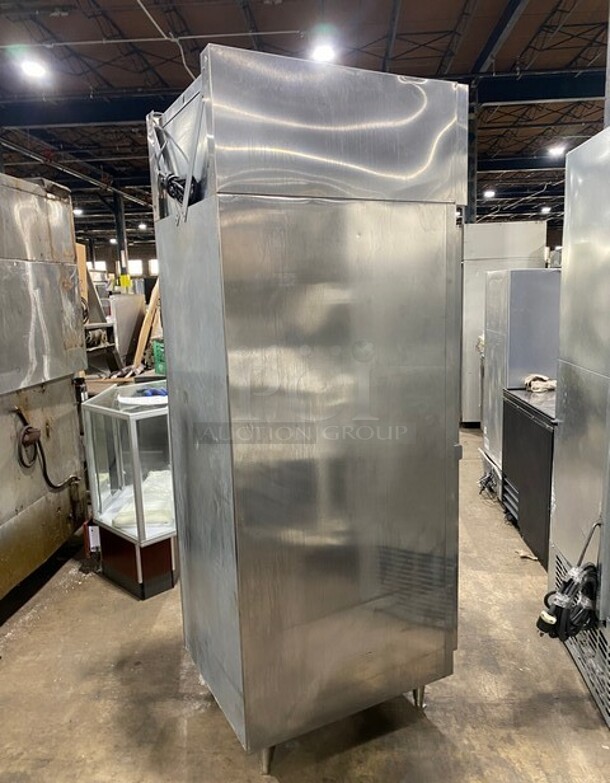 Victory Commercial Single Door Reach In Cooler! All Stainless Steel! On Legs! MODEL RS1DS7 SN: E0975722 115V 1PH - Image 4 of 9