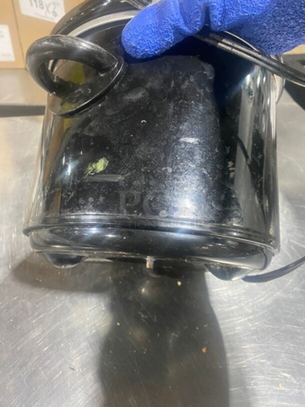 Crock Pot Countertop Slow Cooker! With 3QT Capacity! Model: SCR300B - Image 5 of 11