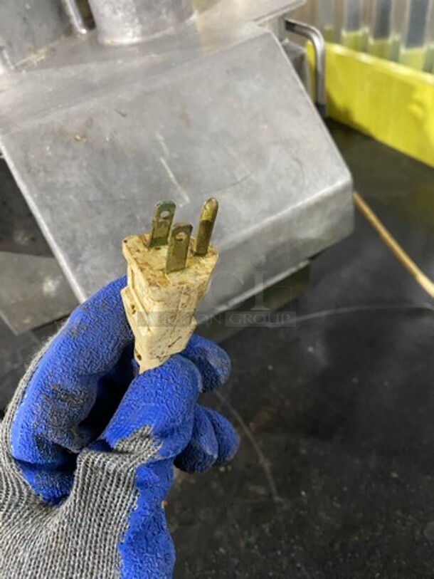 Robot Coupe Commercial Countertop Food Processor/Chopper Machine! All Stainless Steel! Model: CL50 SN: 3150137303X04 120V 60HZ 1 Phase - Image 8 of 10