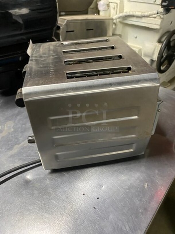 Waring Commercial Countertop Heavy Duty 4 Slot Toaster! Model: WCT805 240V - Image 3 of 8
