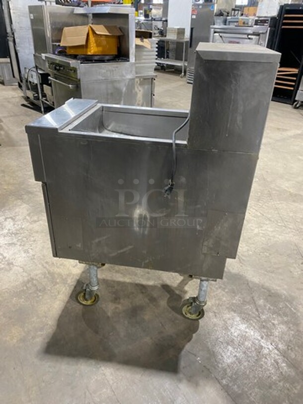 Pitco Commercial Electric Powered Crisp-N-Hold/Fry Warmer Dumping Station! With Backsplash! All Stainless Steel! On Legs! Model: PCF18 SN: E19KD070535 120V60HZ 1 Phase - Image 4 of 10