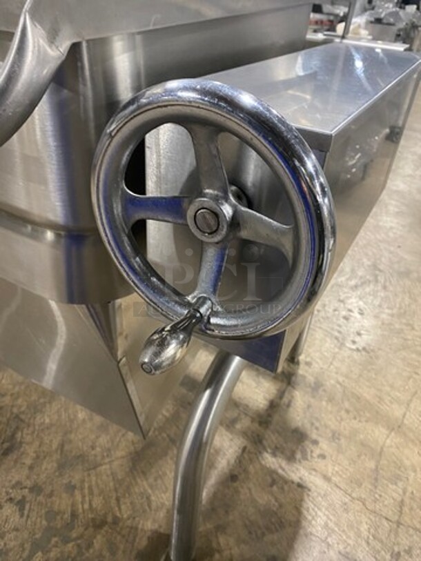 Groen Commercial Natural Gas Powered Skillet/Braising Pan! All Stainless Steel! On Legs! Model: HFP14 SN: 7717HCF - Image 6 of 9