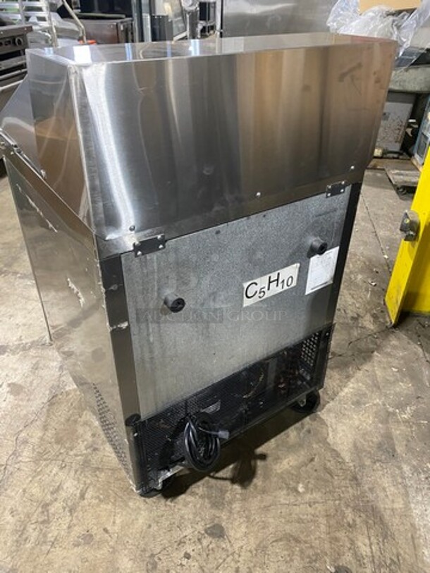 Atosa Commercial Refrigerated Sandwich Prep Table! With Commercial Cutting Board! With Single Door Storage Space! Poly Coated Rack! All Stainless Steel! On Casters! Model: MSF8301 SN: MSF830104216101500C40036 115V 60HZ 1 Phase - Image 4 of 9