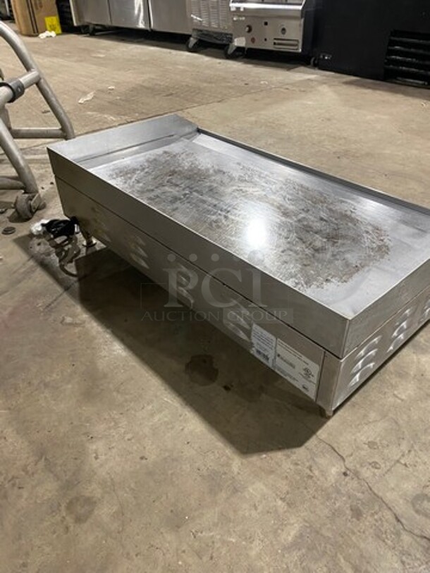LATE MODEL! 2018 Eurodib Commercial Countertop Electric Powered Flat Griddle! With Back And Side Splashes! All Stainless Steel! On Small Legs! Model: SFE04910240 240V - Image 4 of 8