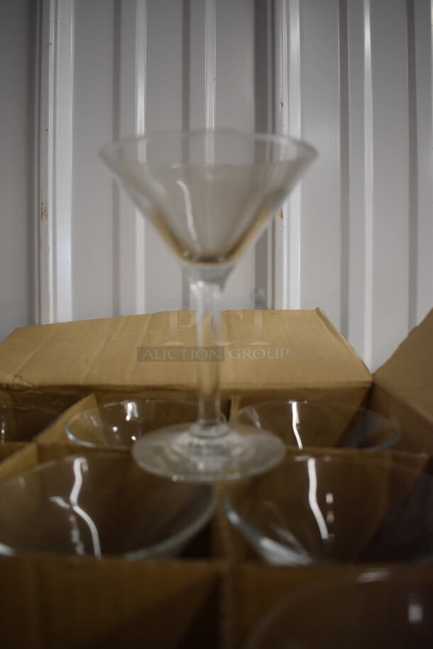 36 BRAND NEW IN BOX! Oneida H037524 4.5 oz Martini Glasses. 4x4x5.5. 36 Times Your Bid!