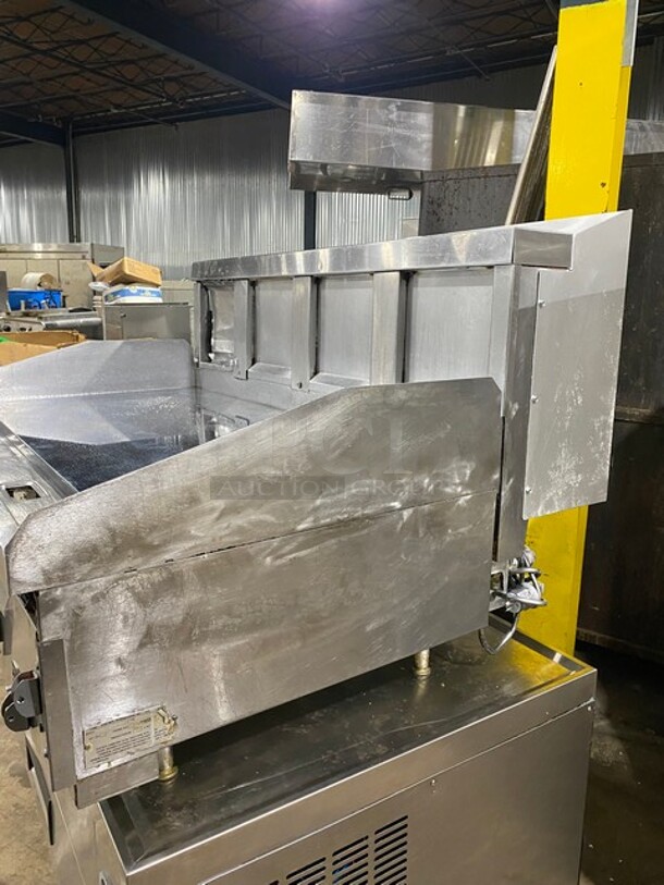 Lang Commercial Countertop Natural Gas Powered Mirror Shine Flat Top Griddle! With Thermostatic Controls! Built In Hood! With Back And Side Splashes! All Stainless Steel! On Legs!  - Image 3 of 9