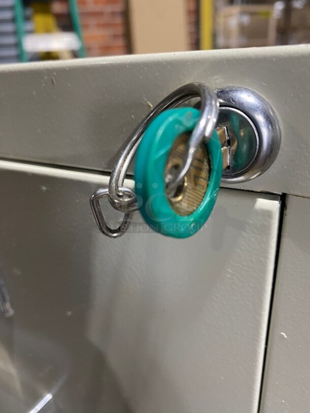 2- Drawer Locking File Cabinet! - Image 5 of 5